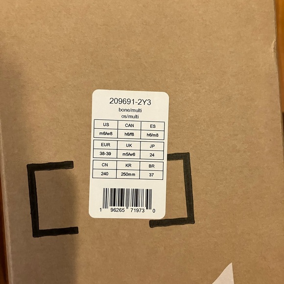 Limited edition Pringles Crocs boots - Picture 7 of 11